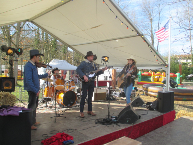 François Damiens et Hillbilly Rockers sur scène François Damiens et Hillbilly Rockers sur scène